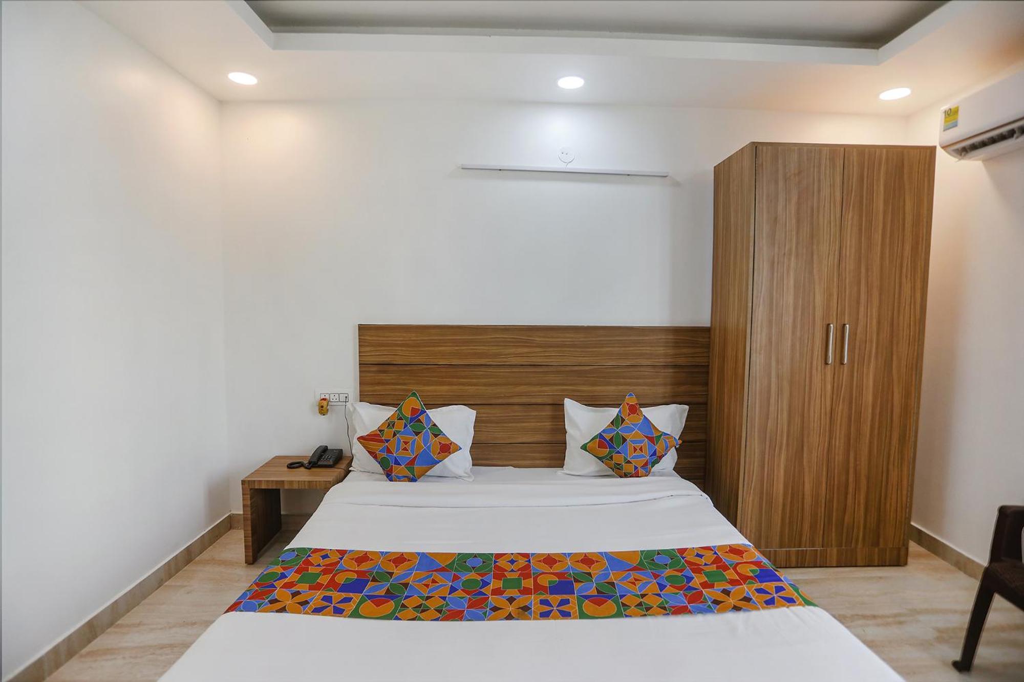 Fabhotel Unique Stay Noida Exterior photo